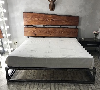 Кровать из массива карагача в стиле лофт полутороспальная «Стандарт»