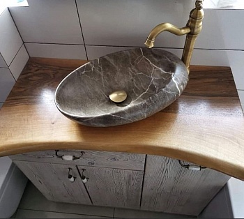 Столешница для ванной комнаты из массива карагача 